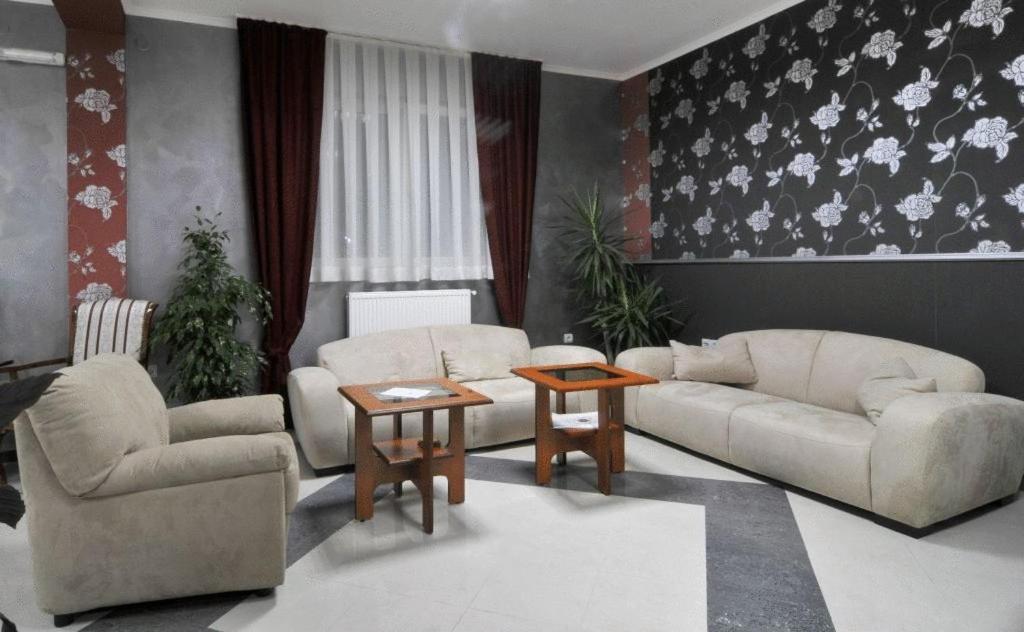 Garni Hotel Lama Kragujevac Bagian luar foto