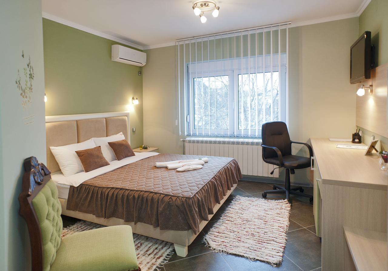 Garni Hotel Lama Kragujevac Bagian luar foto