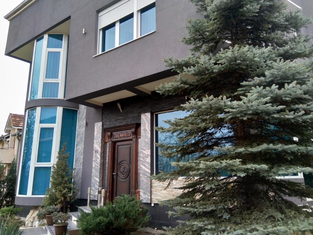 Garni Hotel Lama Kragujevac Bagian luar foto
