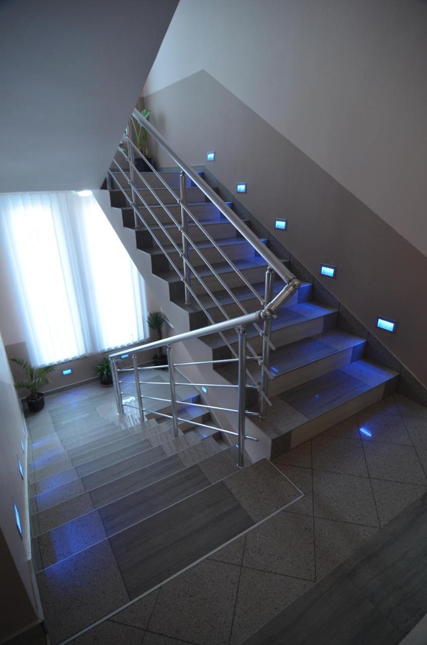 Garni Hotel Lama Kragujevac Bagian luar foto