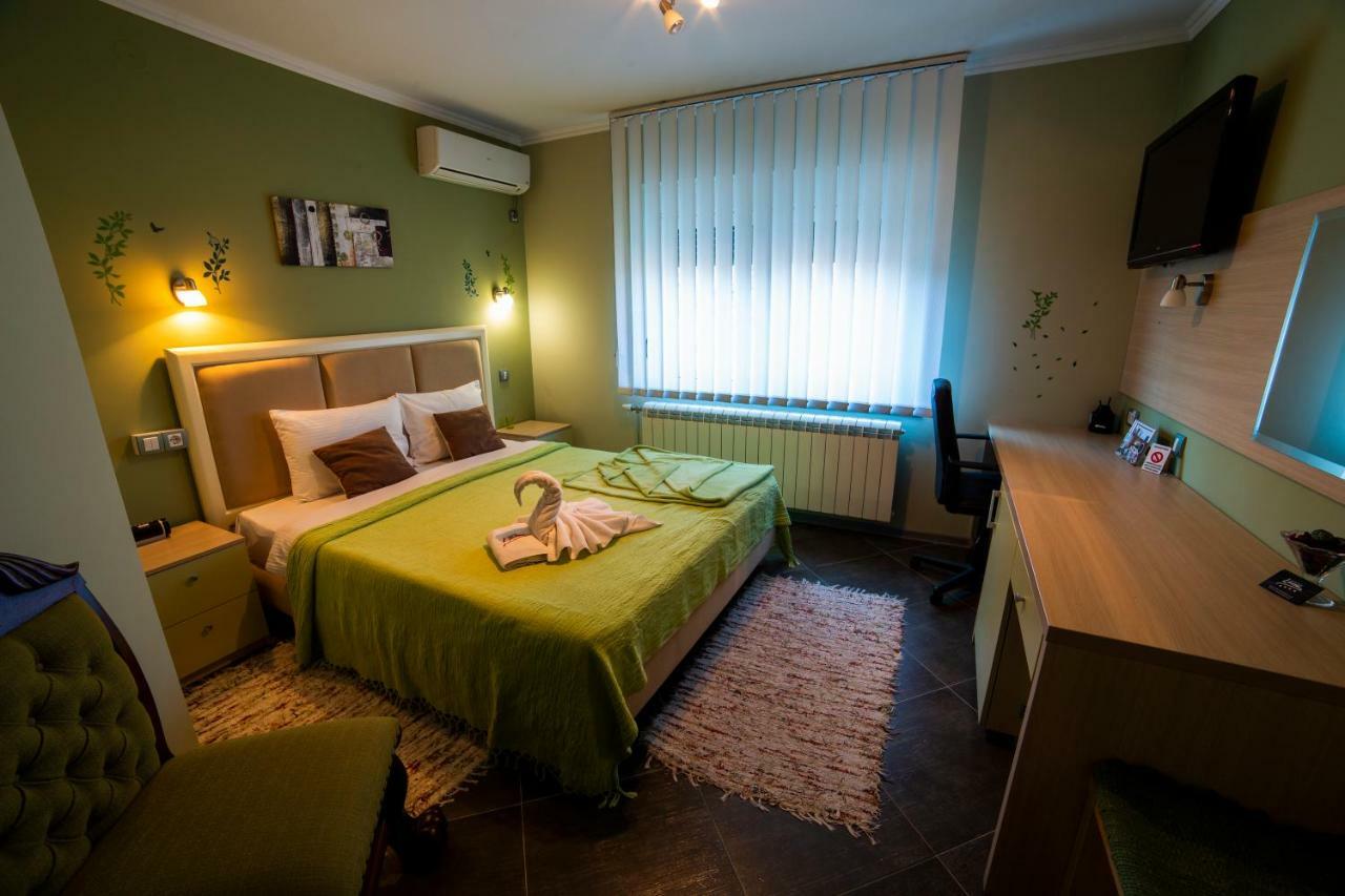 Garni Hotel Lama Kragujevac Bagian luar foto
