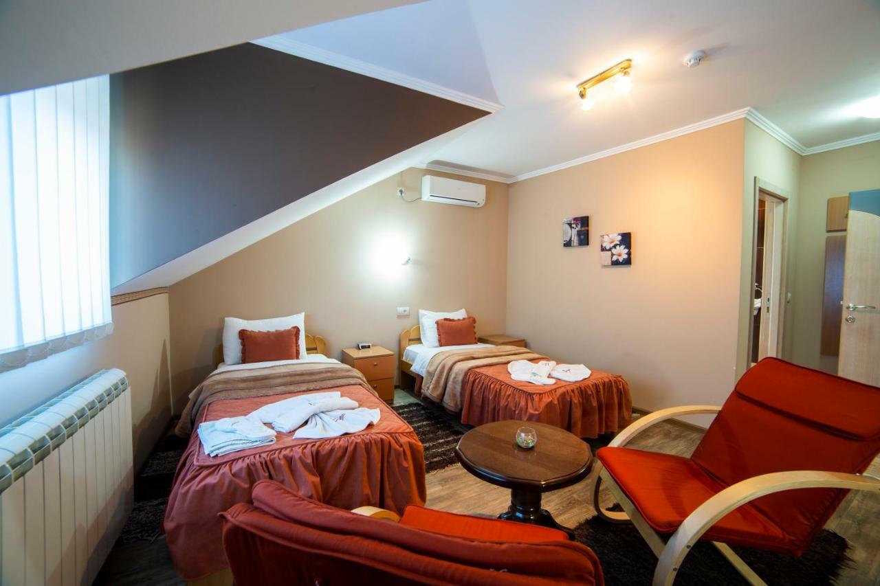 Garni Hotel Lama Kragujevac Bagian luar foto