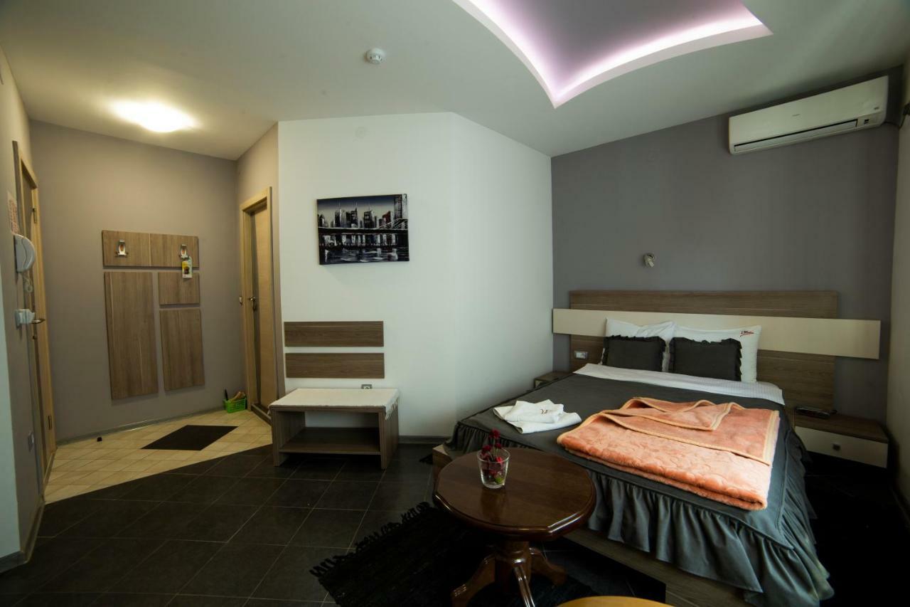 Garni Hotel Lama Kragujevac Bagian luar foto