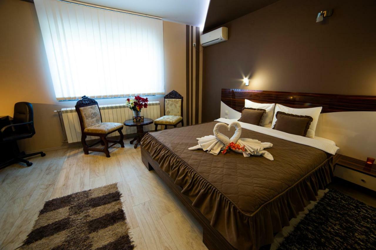 Garni Hotel Lama Kragujevac Bagian luar foto