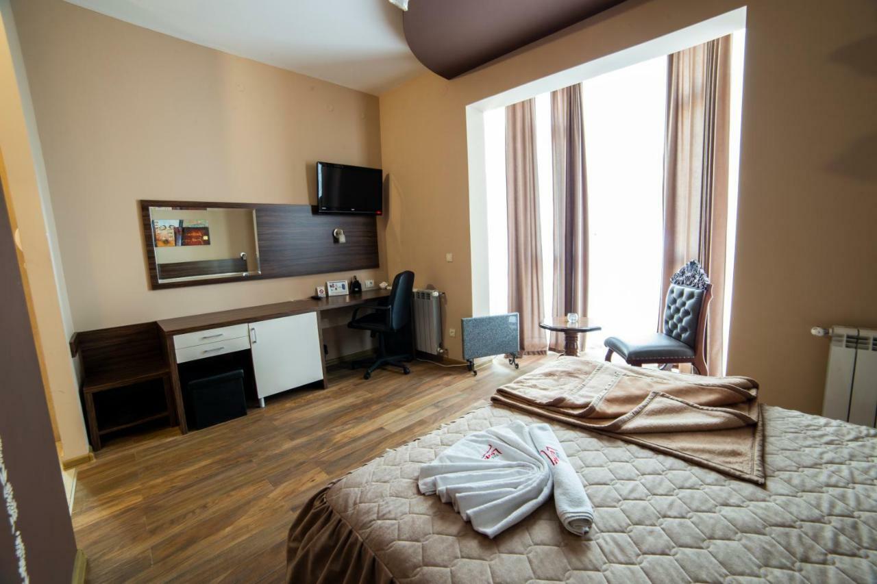 Garni Hotel Lama Kragujevac Bagian luar foto