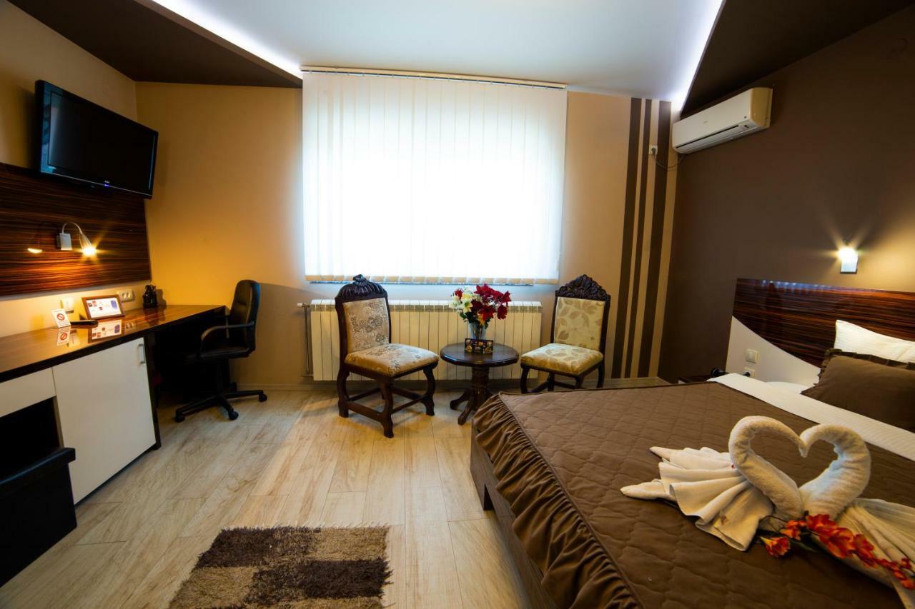 Garni Hotel Lama Kragujevac Bagian luar foto