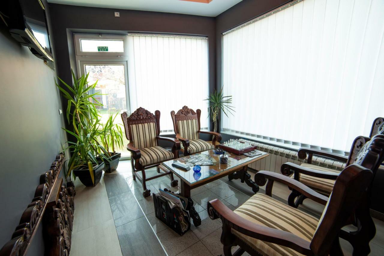 Garni Hotel Lama Kragujevac Bagian luar foto