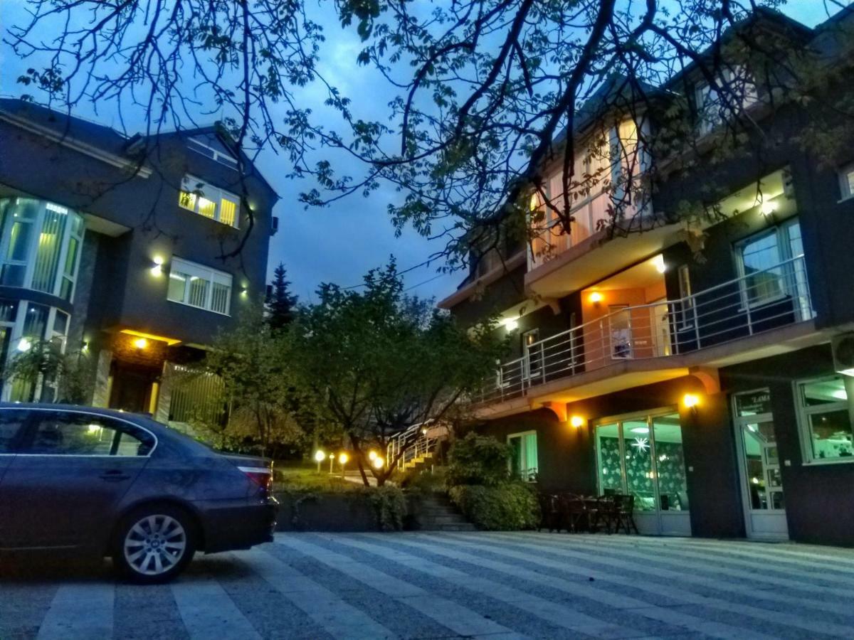 Garni Hotel Lama Kragujevac Bagian luar foto